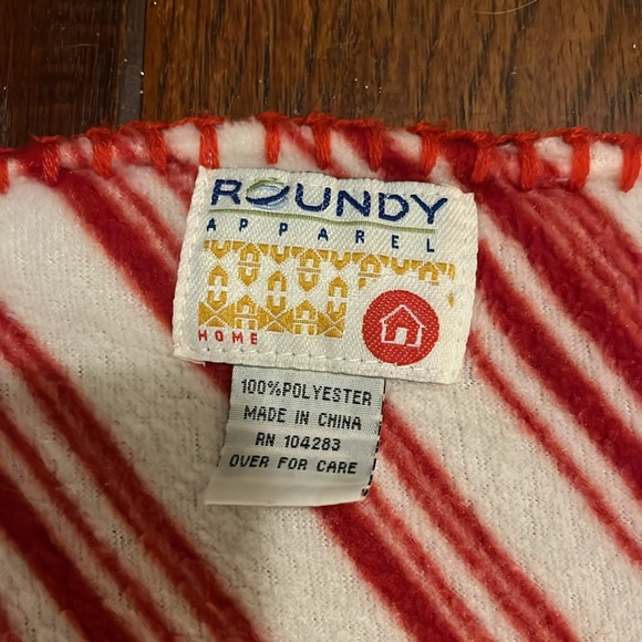 2 Like NEW Roundy Apparel 60”x48” Soft Fleece Holiday Blankets. - Picture 15 of 16